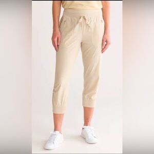 Kyodan Featherweight Collection Ultra-Legger Cream Capri Jogger Size L NWT